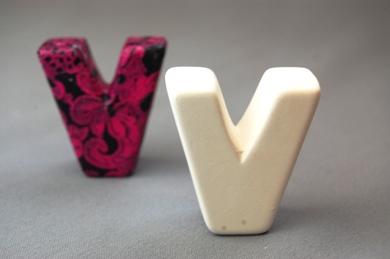 3D Letter V 4.5cm (pack of 6)